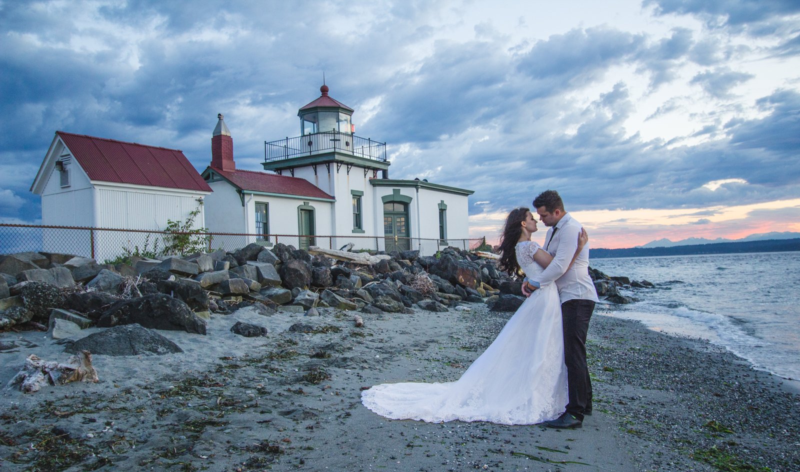 Seattle wedding videographer capturing cinematic wedding videos.