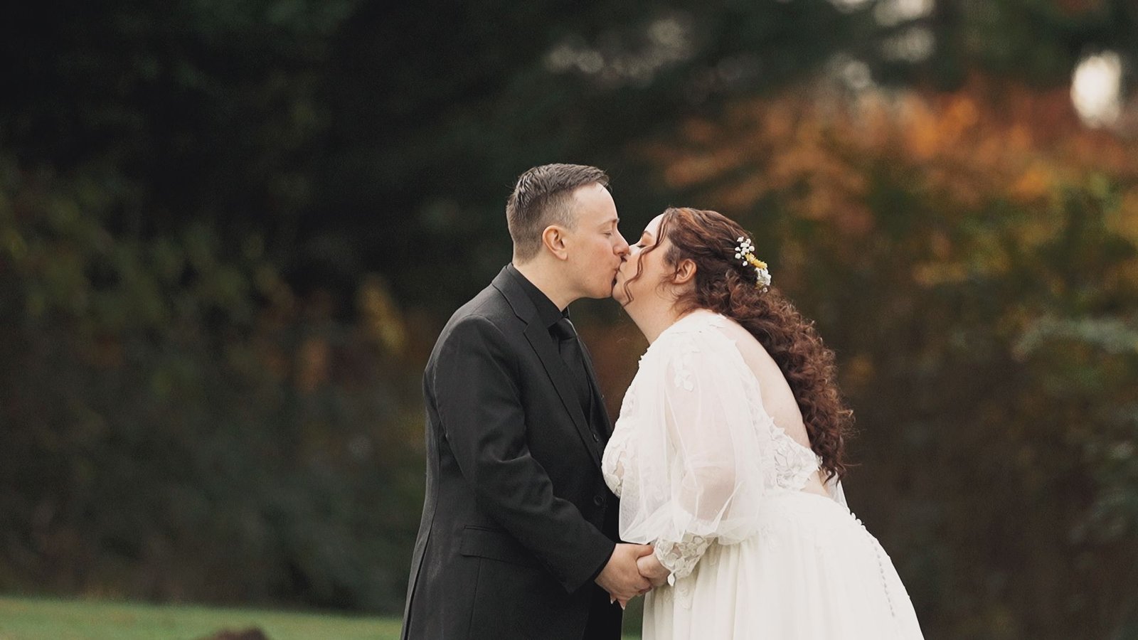 Bride and groom wedding ceremony at Sadie Lake Weddings Arlington Washington